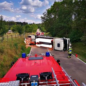 Einsatz : Schwerer LKW-Unfall | Alle Abteilungen + Feuerwehr Schwäbisch Hall | 02.08.2019
