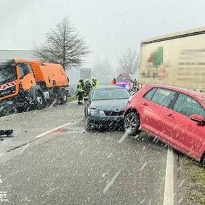 Einsatz : Auslaufende Betriebsstoffe nach Verkehrsunfall | Abteilung Mainhardt | 27.03.2023