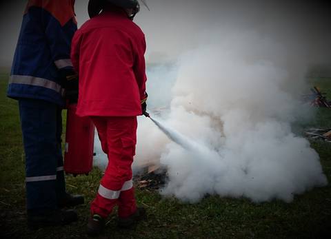 Kooperation mit anderen Jugend-Rettungsorganisationen - Feuerlöscher-Training